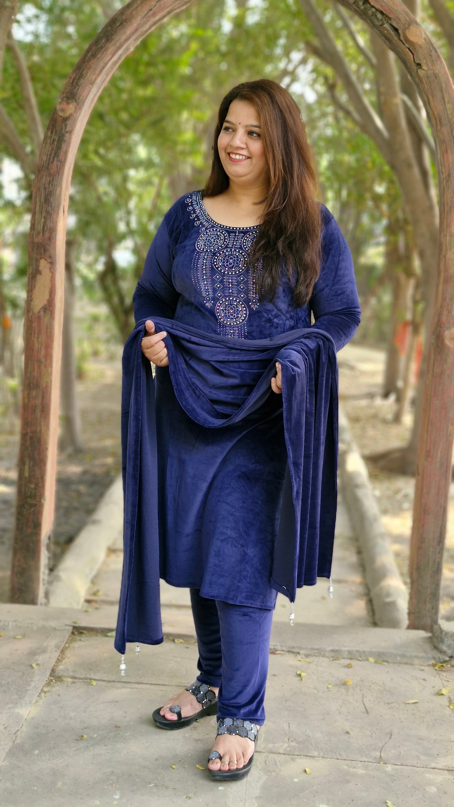Elegant Blue Velvet suit 02