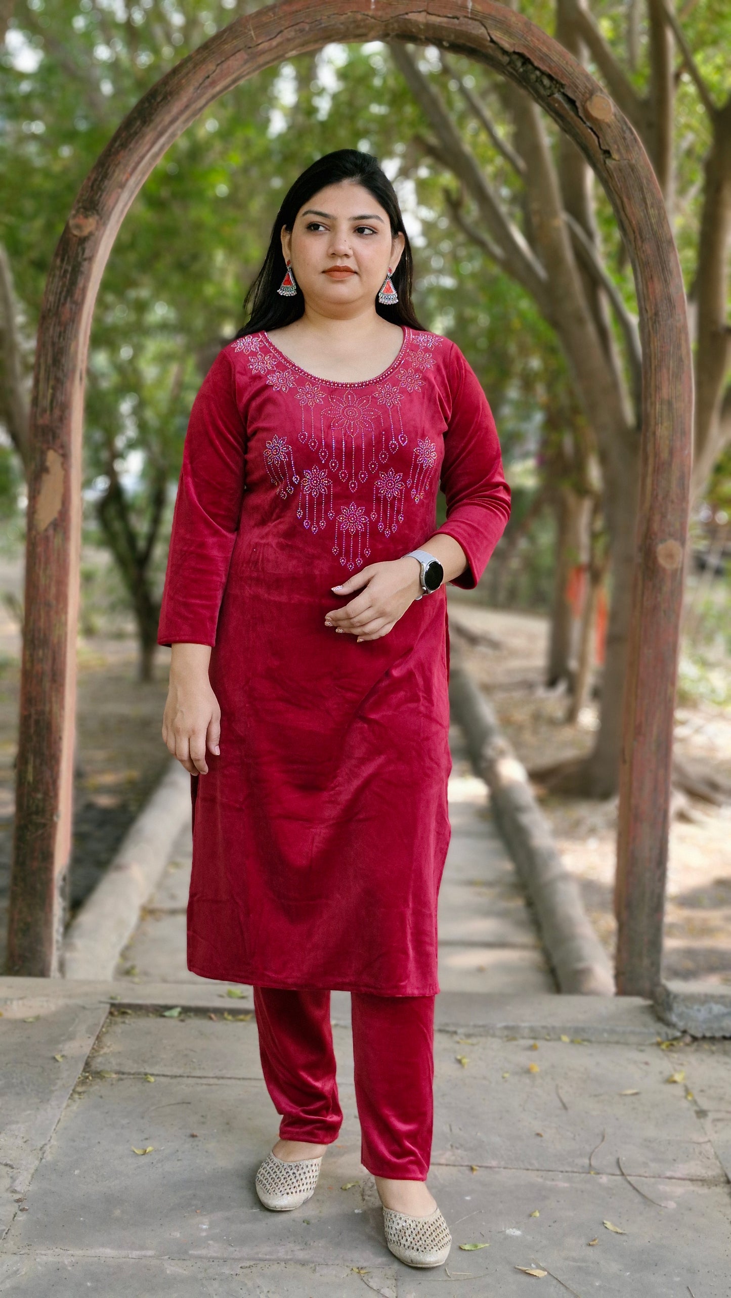 Luxurious Mehroon Velvet Suit 02