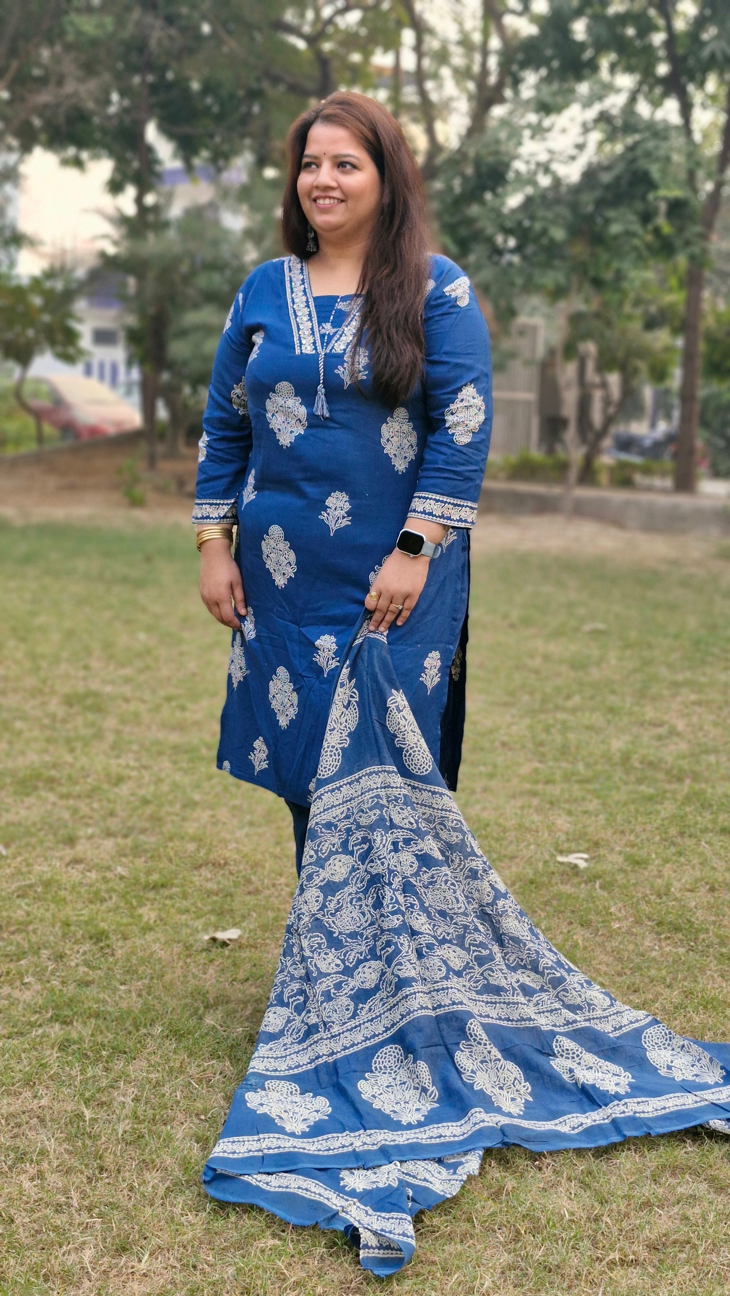 Exquisite three-piece teal blue suit,