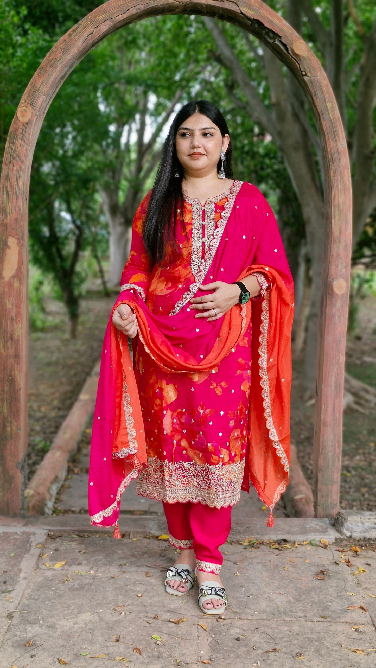 Gulnaar Grace – Premium Silk Embroidered Three-Piece Suit Set