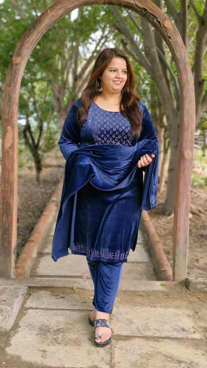 Elegant Blue Velvet Suit 03