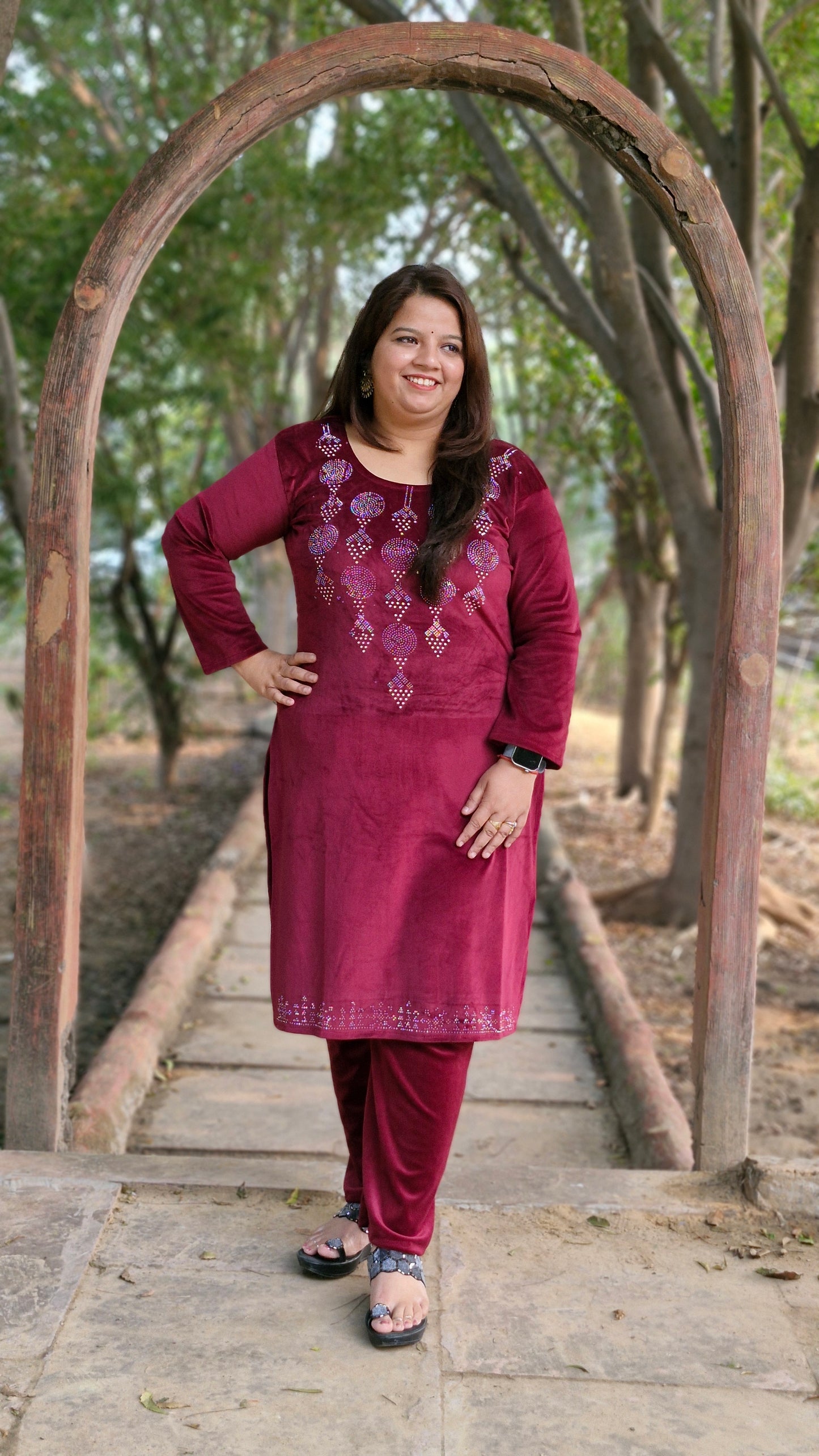 Luxurious Mehroon Velvet Suit 04
