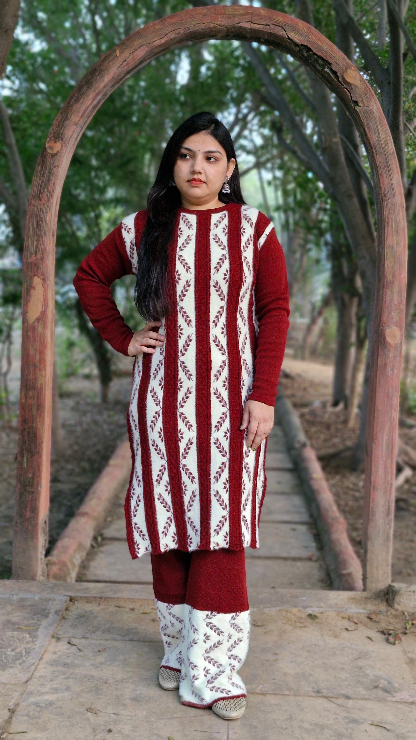 Stylish Woolen Suit in Maroon and White