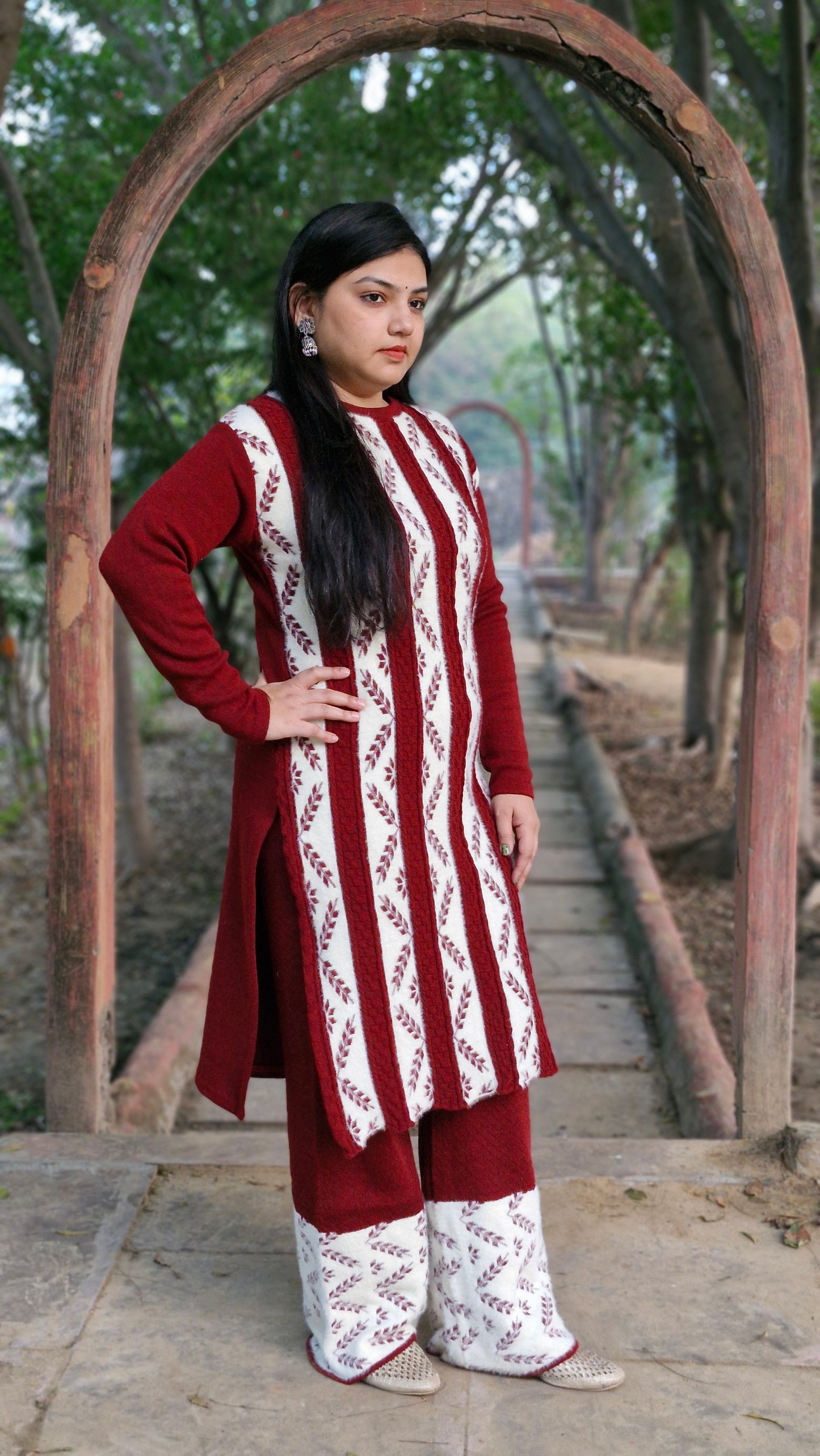 Stylish Woolen Suit in Maroon and White